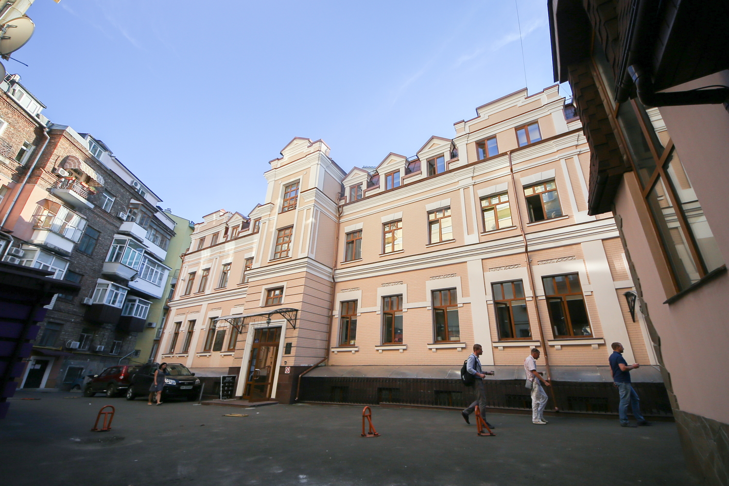 Вулиця Ярославів Вал, 13-б – Дім 